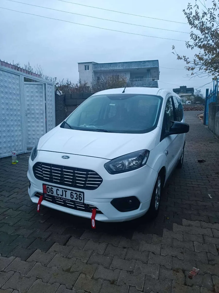 Ford couryer