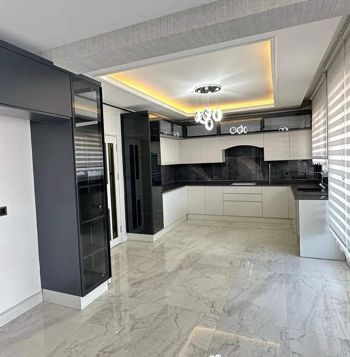 YENİ CEZAEVİ KARŞISINDA RİVA YAPIDA EN UYGUN FİYATLI SIFIR YAPI 3,5+1 SATILIK DAİRE