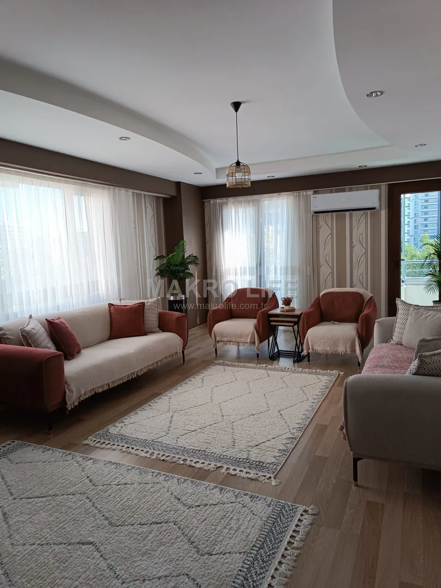 75 CADDEYE YÜRÜME MESAFESİNDE SATILIK4+1 ARA KAT DAİRE