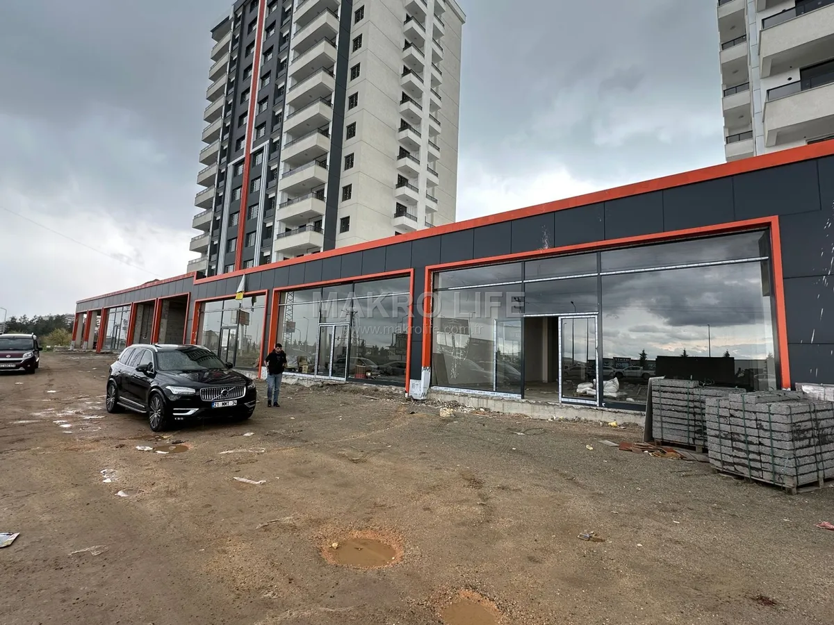 ELAZIĞ CADDESİ ÜZERİ 290M2 NET İÇİ YAPILI KİRALIK DÜKKAN